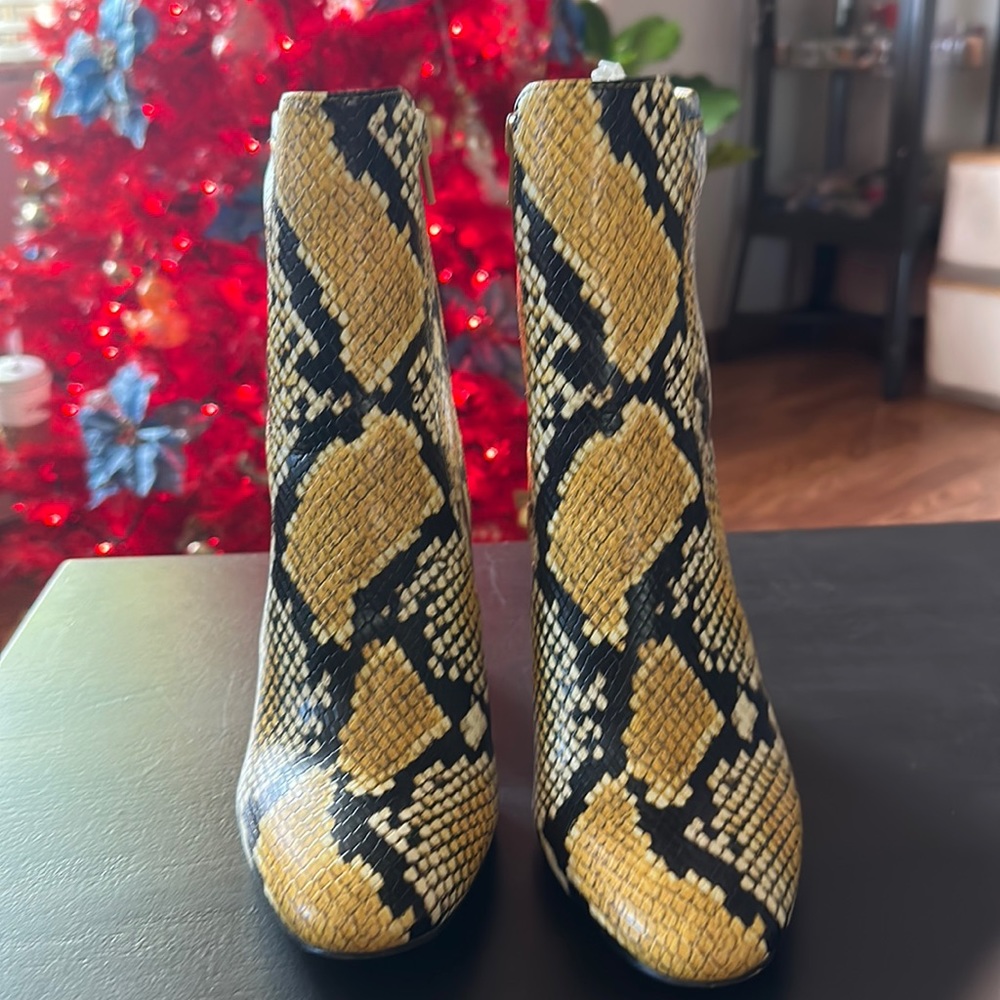 Aldo Sneak Booties. Yellow/black,white/cream. Size 7